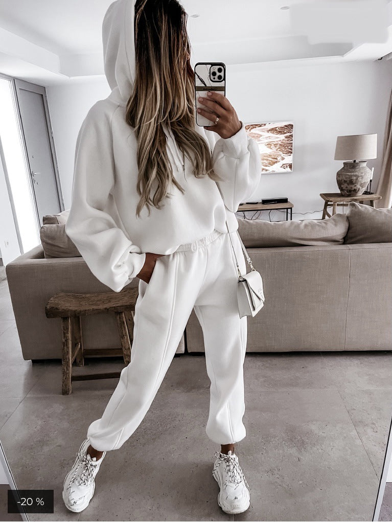 Kapüşonlu sweatshirt ve pantolon takımı