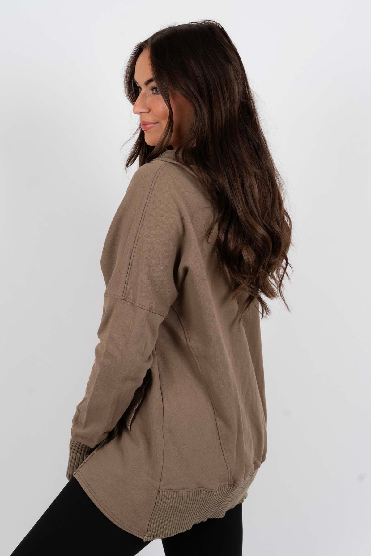 V Yaka ve Düğmeli Sweatshirt