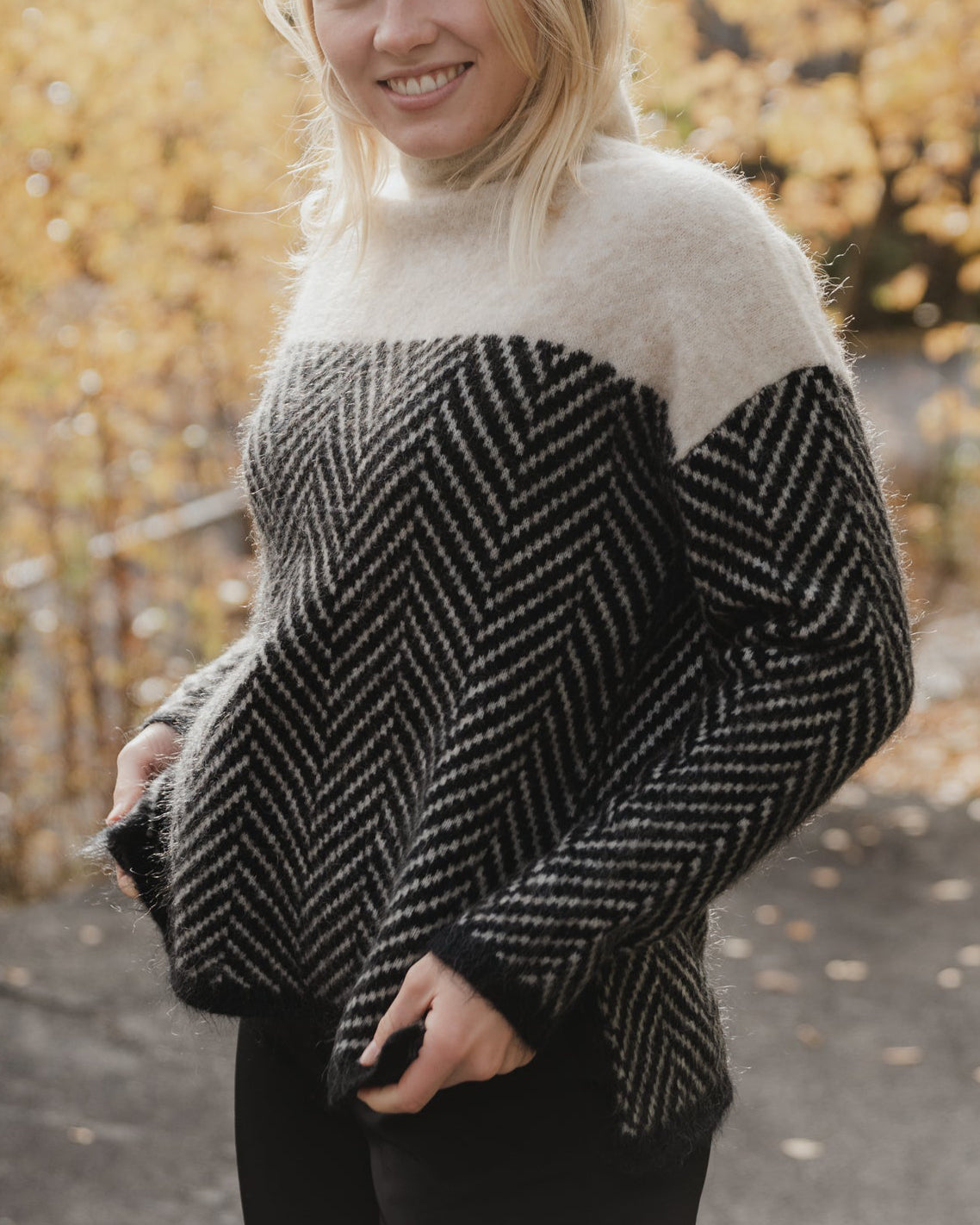 Yüksek yaka kontrastlı file bluz