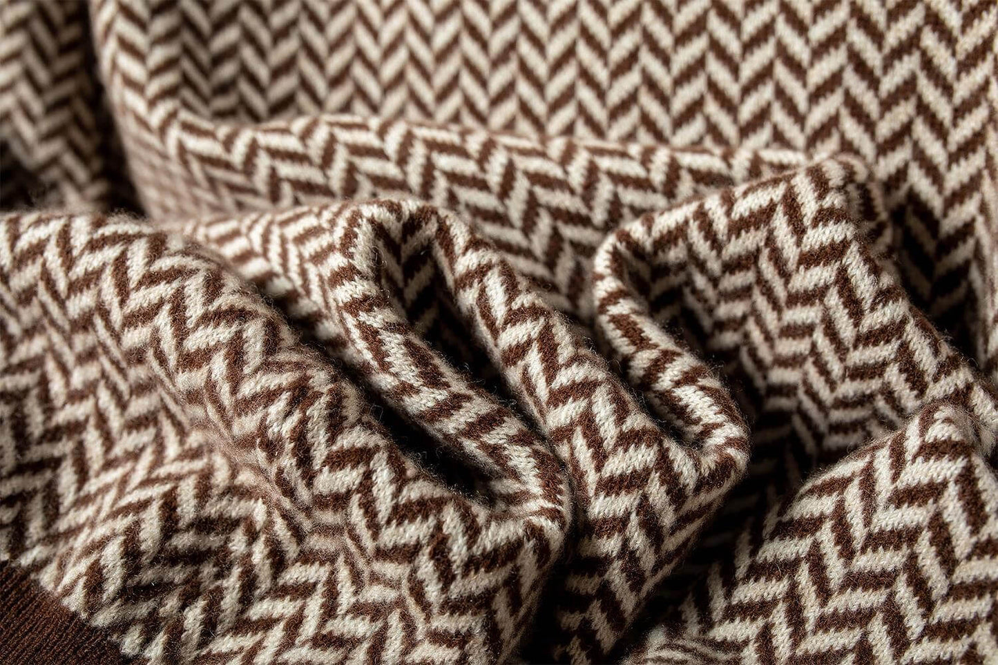 Yüksek Yaka ve Desenli Renee Bluzu